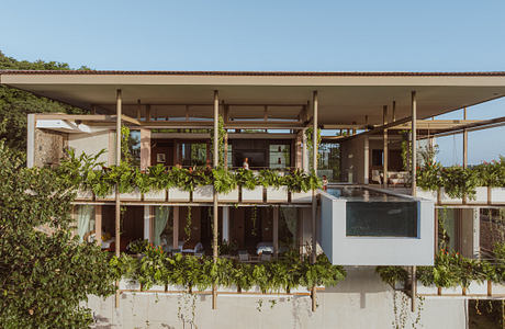 Villa Nuri by Studio Saxe