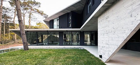 Origami House Folds Concrete Into Triangles Amid Coastal Pines - 5