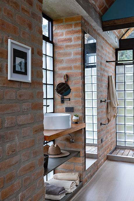 Horno de Pan Opens Toward the City Across the River - 7