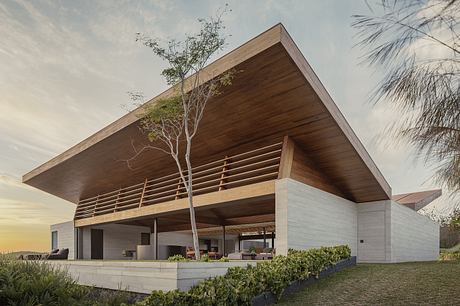 Baroneza House by Studio Arthur Casas - 10