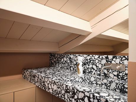 Ca’ Nichetto Frames Venetian Memory in a Two-Level Apartment - 9