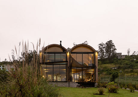 Horno de Pan Opens Toward the City Across the River - 9