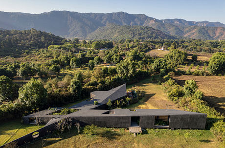 Casa Mavra Turns Two Angular Volumes into a Black Concrete House - 10