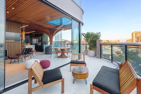 Arpoador Triplex Extends the Living Room to the Balcony | HomeAdore