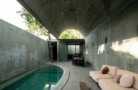 Casa Gruta Opens Beneath an Análamo Tree