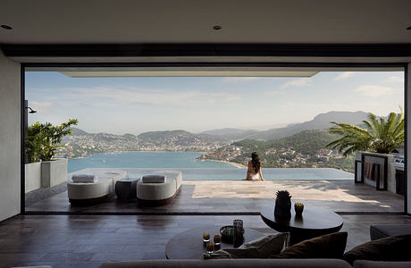 Casa Sombras: A Creative House Above the Bay