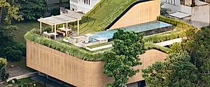Split Mass Residence: Privacy on a Corner Site