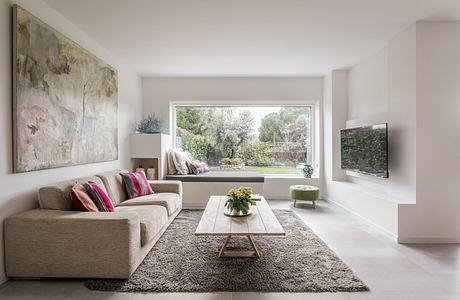 D + A House: A Ground Floor Opened to Light and Garden