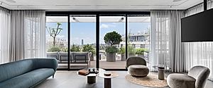 Food for Thought: A Tel Aviv Duplex of Material Restraint